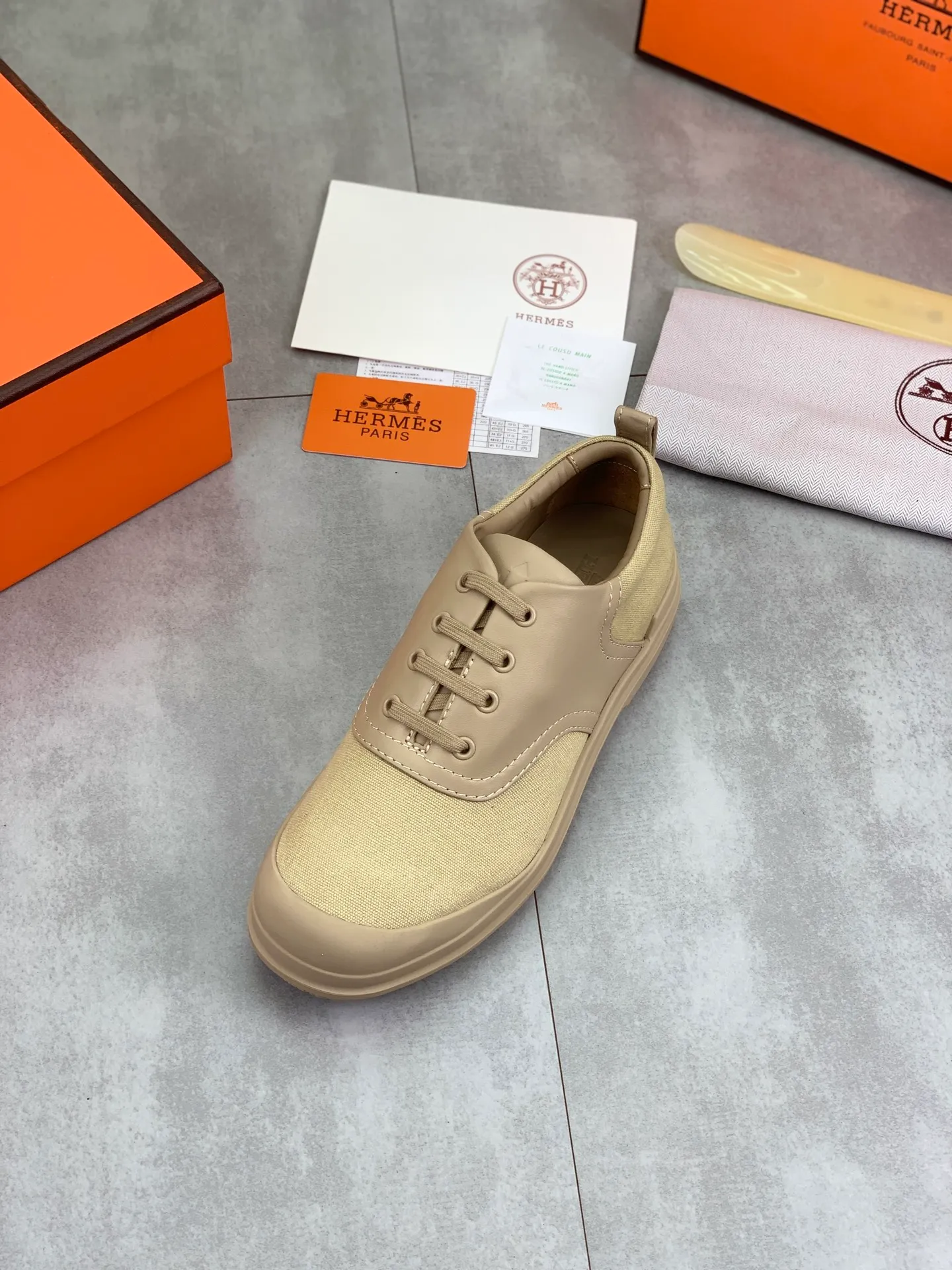 Factory price P740 💰💎💎💎Brand: Hermès Grade: Same as the official website Original quality materials: Original soft calfskin with beef tendon cloth Water-dyed cowhide lining Original Italian rubber outsole Style categories: Men's fashion Formal casual leather shoes Lace-up men's shoes series Young fashion European and American trends British style Size: 39-44 (38.45 can be customized)